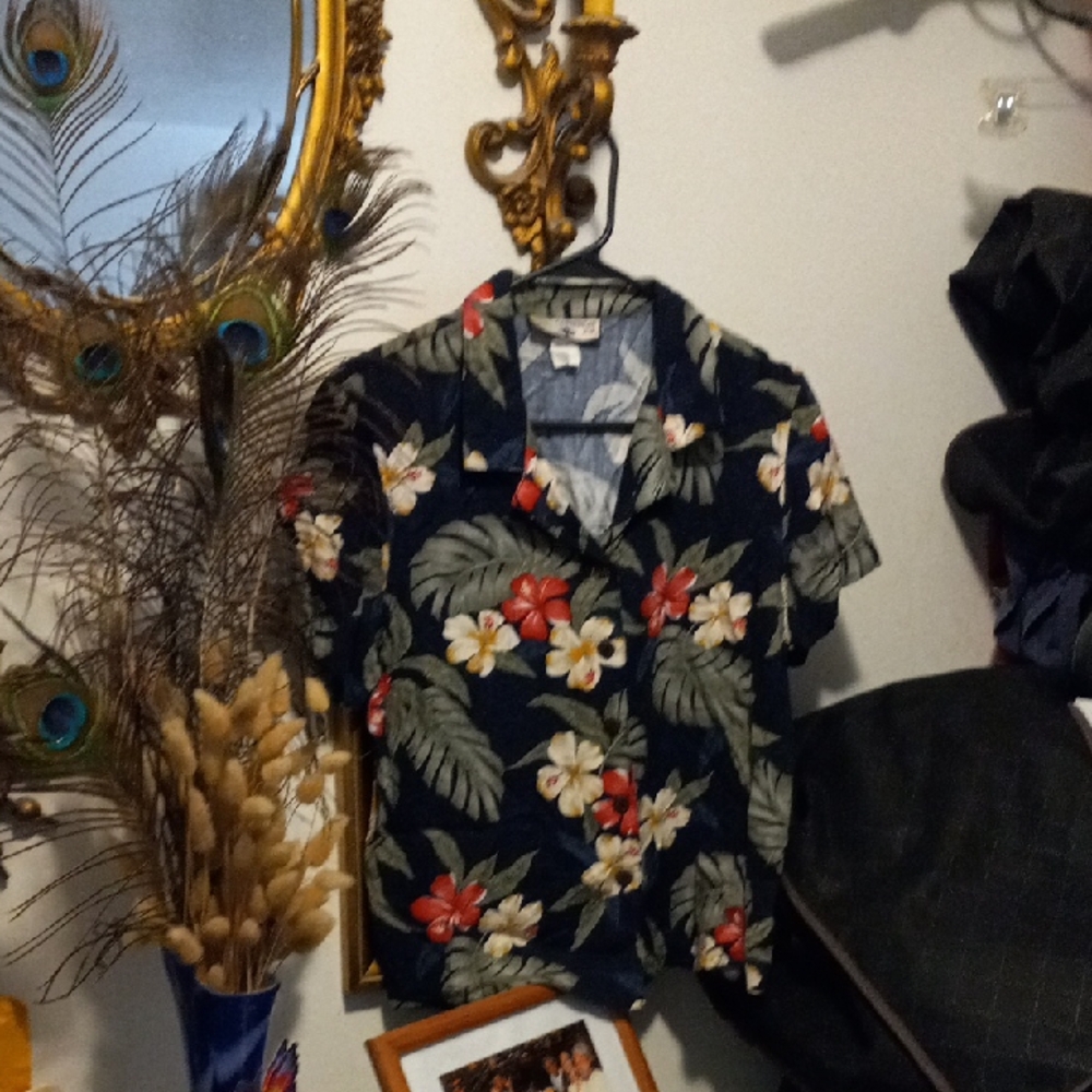Floral Hawaiian Shirt - Black and Red